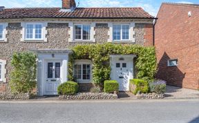 Photo of 2 Bed in Holt