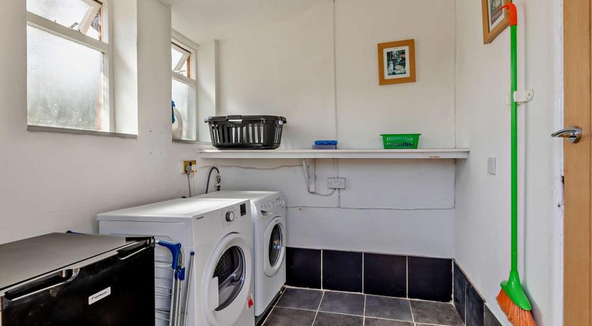 Photo of 3 Bed in Blue Anchor