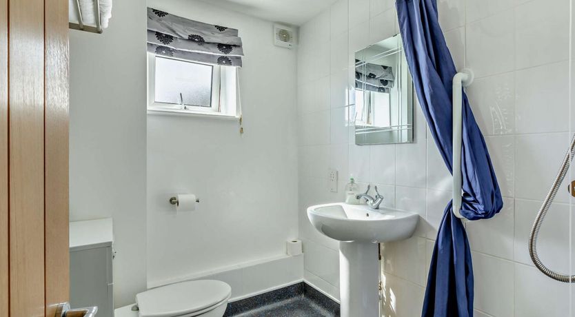 Photo of 3 Bed in Blue Anchor