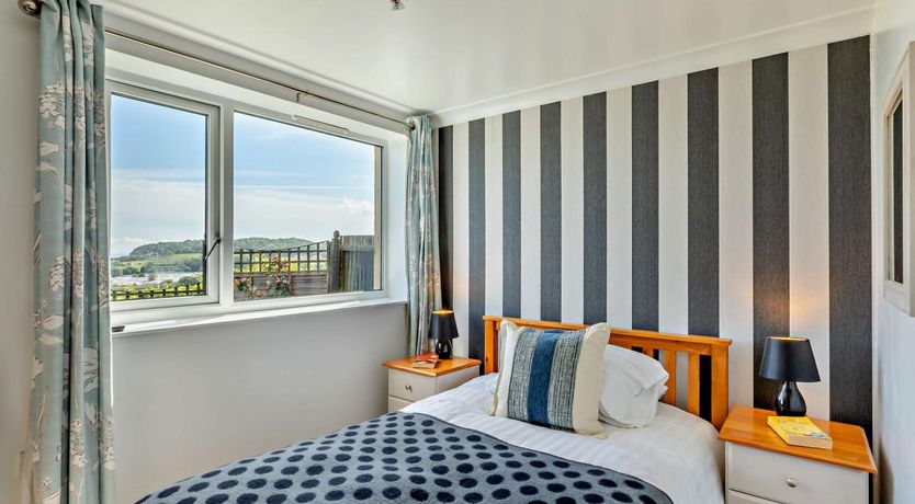Photo of 3 Bed in Blue Anchor