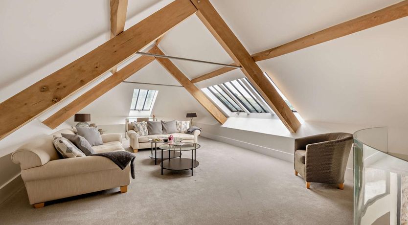 Photo of 4 Bed in Longcombe