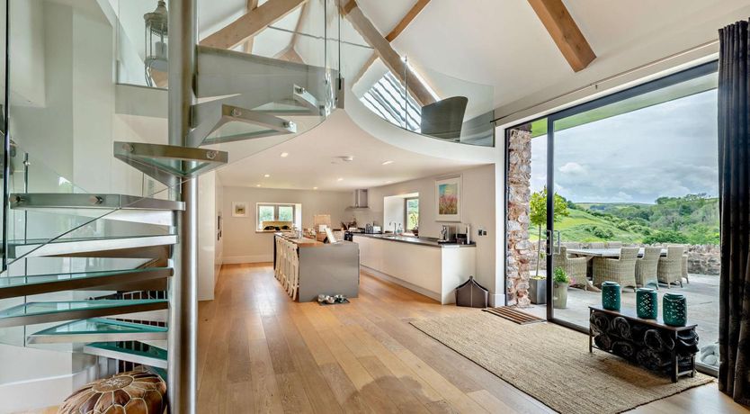 Photo of 4 Bed in Longcombe