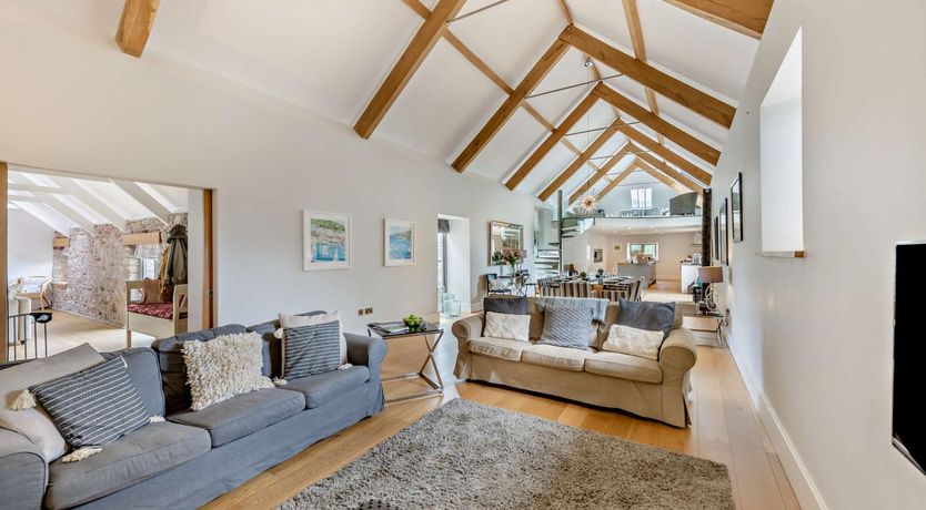 Photo of 4 Bed in Longcombe