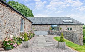 Photo of 4 Bed in Longcombe