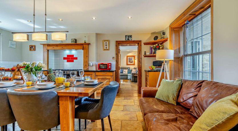 Photo of 4 Bed in Port Mulgrave