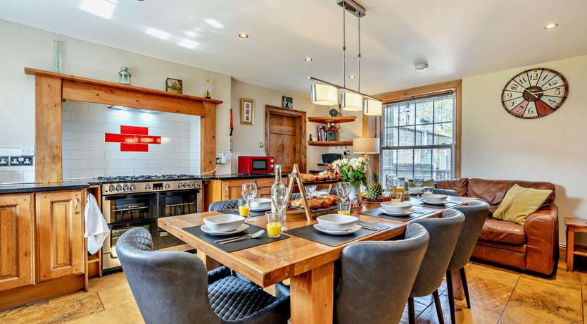 Photo of 4 Bed in Port Mulgrave