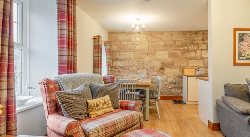 Photo of 3 Bed in North Sunderland