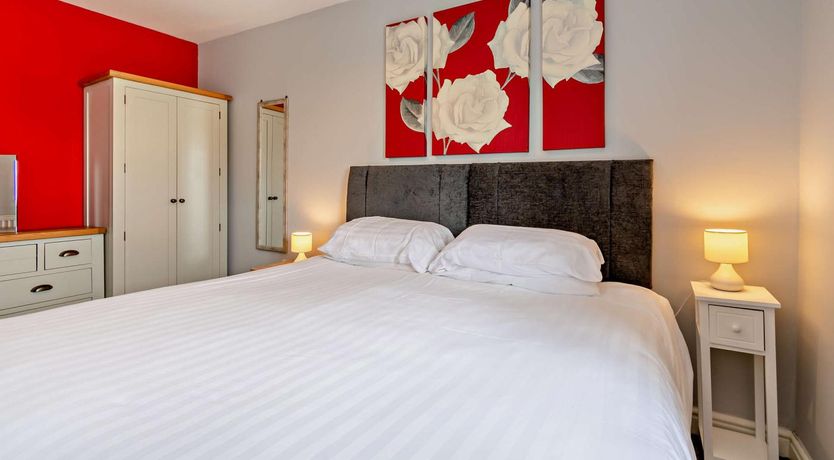 Photo of 1 Bed in Red Roses