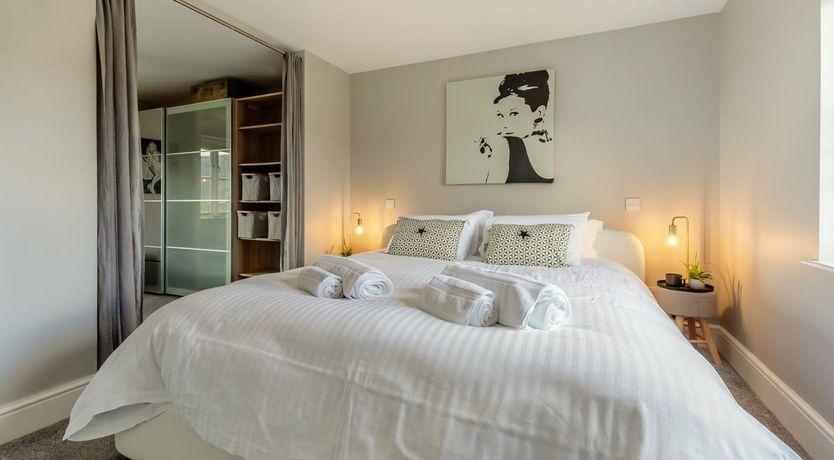 Photo of 5 Bed in Mitchell