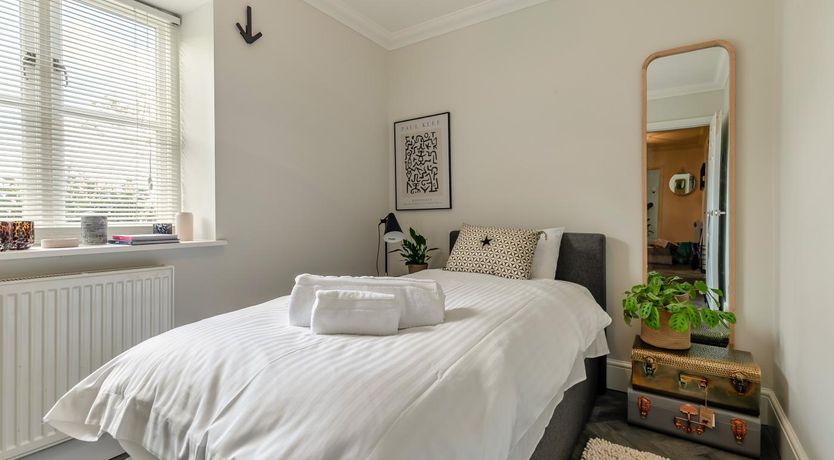 Photo of 5 Bed in Mitchell