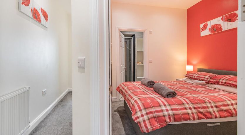 Photo of 2 Bed in Tenby