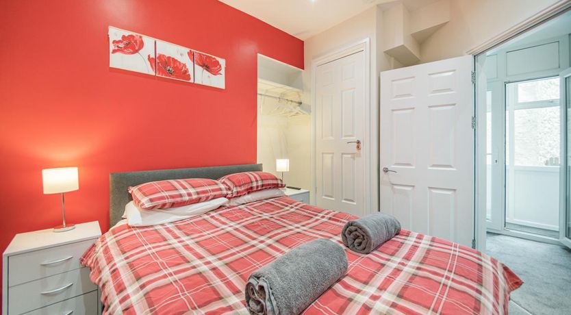 Photo of 2 Bed in Tenby
