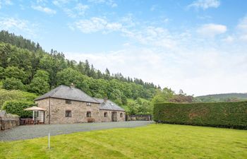 4 Bed in Pontfadog Holiday Home