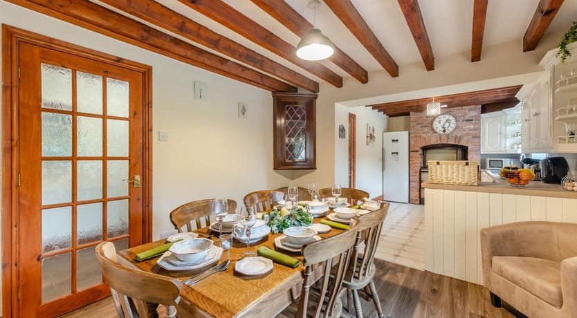 Photo of 4 Bed in Pontfadog