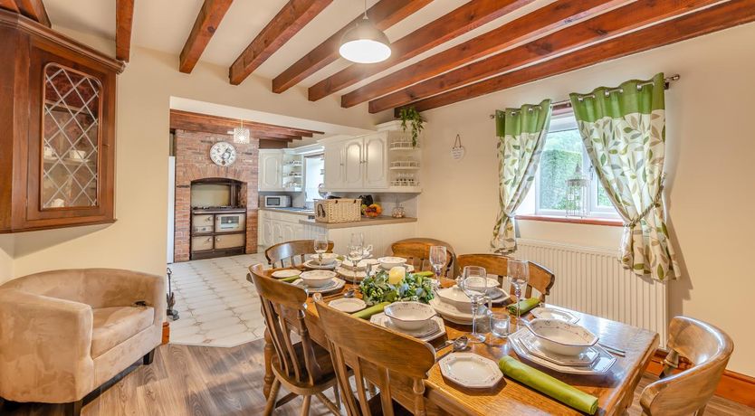 Photo of 4 Bed in Pontfadog