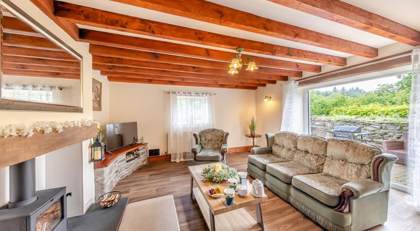 Photo of 4 Bed in Pontfadog