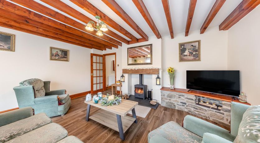 Photo of 4 Bed in Pontfadog
