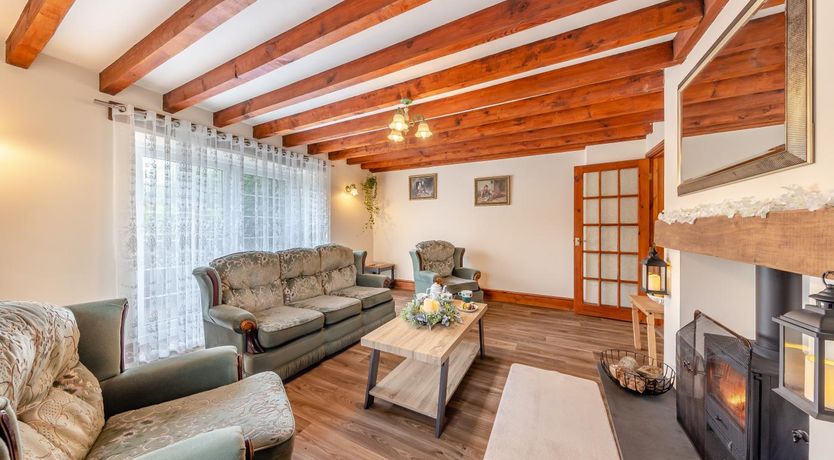 Photo of 4 Bed in Pontfadog
