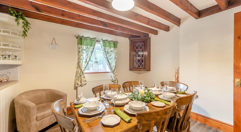 Photo of 4 Bed in Pontfadog