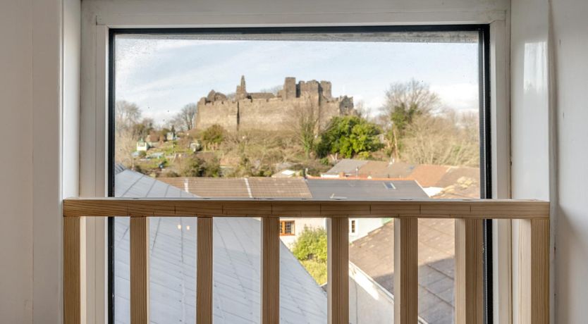 Photo of 2 Bed in Mumbles