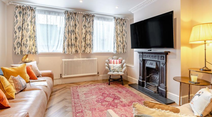 Photo of 4 Bed in Mumbles