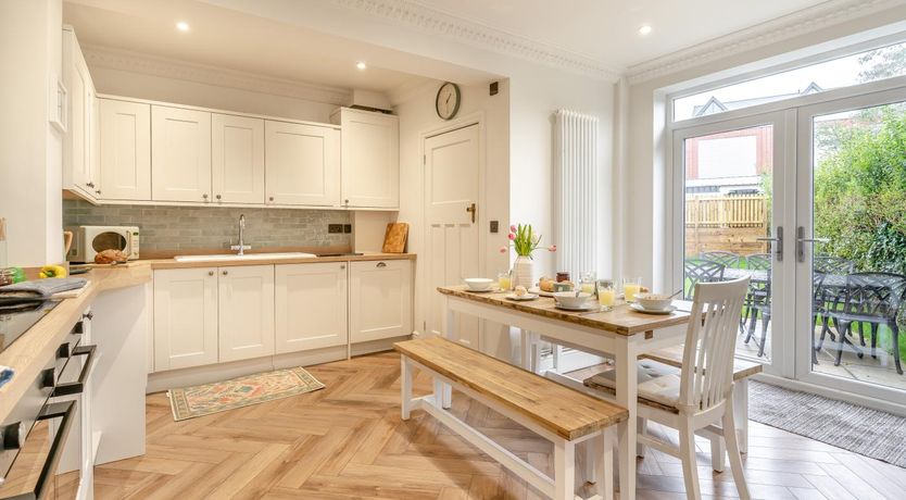 Photo of 4 Bed in Mumbles