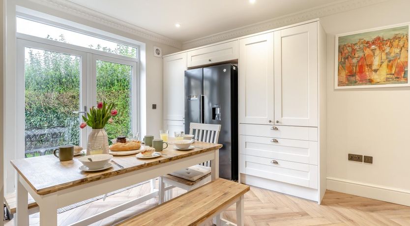 Photo of 4 Bed in Mumbles