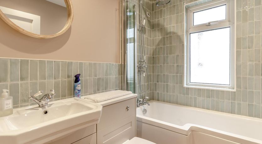 Photo of 4 Bed in Mumbles