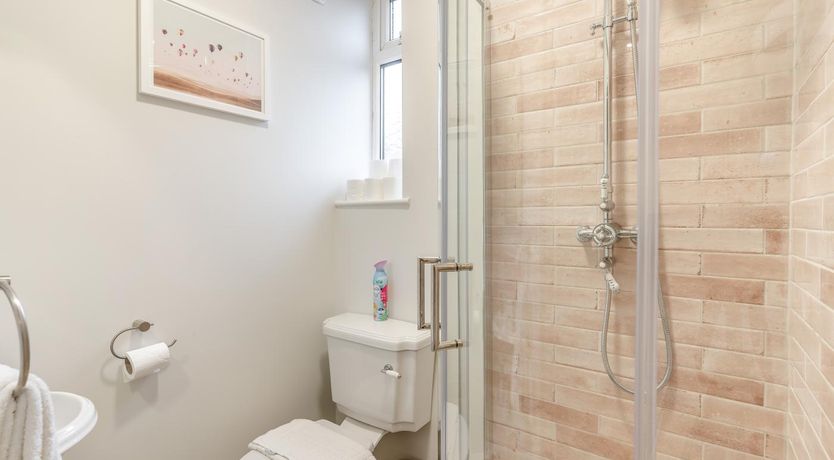 Photo of 4 Bed in Mumbles