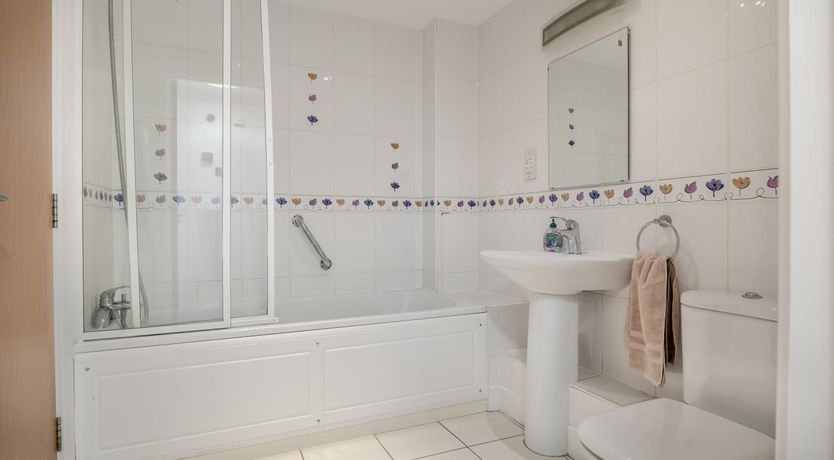 Photo of 2 Bed in West Bay
