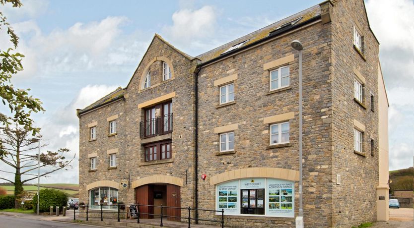 Photo of 2 Bed in West Bay