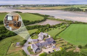 Photo of 2-bed-in-st-issey-2