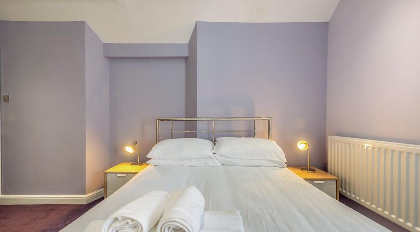 Photo of 1 Bed in Tenby