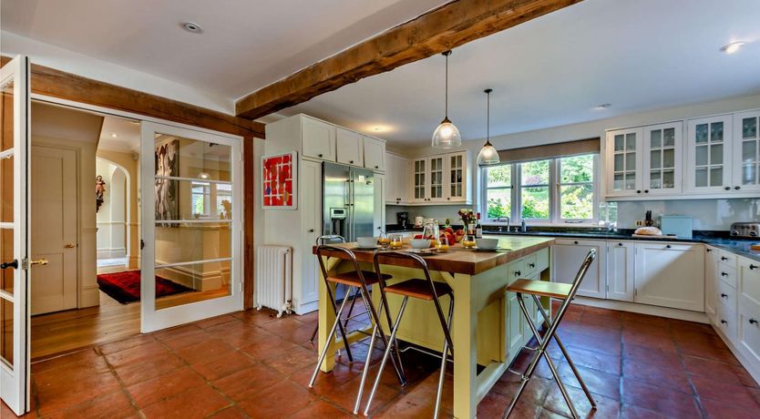 Photo of 6 Bed in Robertsbridge