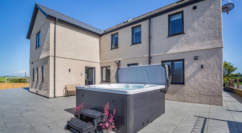 Photo of 5 Bed in Aberdaron