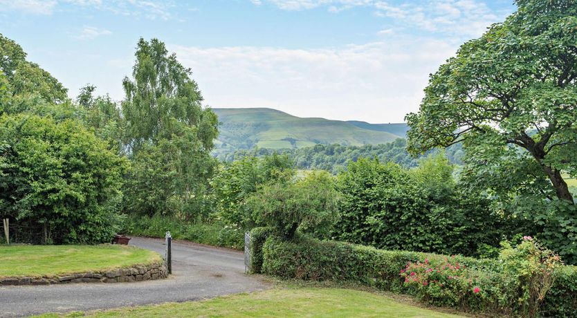 Photo of 4 Bed in Bamford