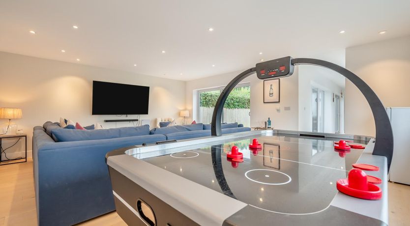 Photo of 4 Bed in St. Merryn