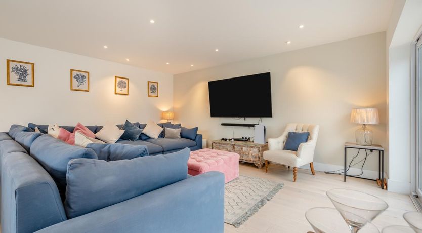 Photo of 4 Bed in St. Merryn