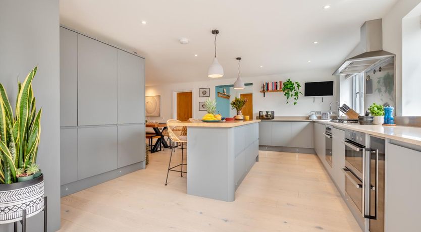 Photo of 4 Bed in St. Merryn