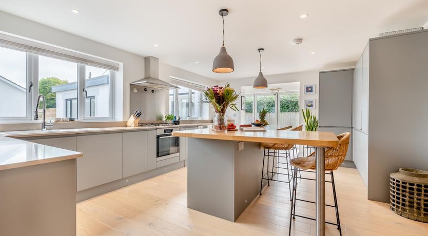 Photo of 4 Bed in St. Merryn