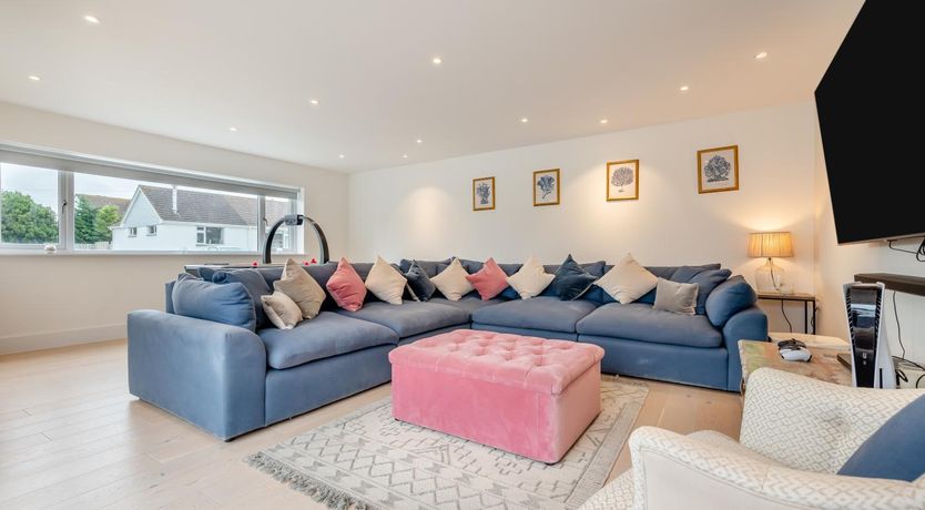 Photo of 4 Bed in St. Merryn