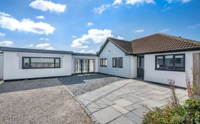 Photo of 4 Bed in St. Merryn