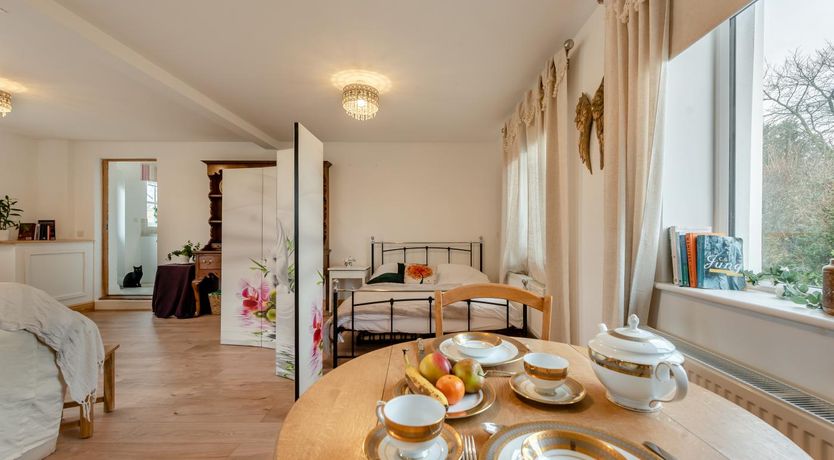 Photo of 1 Bed in Ludchurch