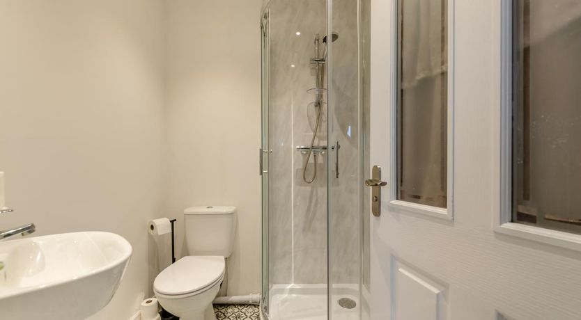 Photo of 1 Bed in Ludchurch