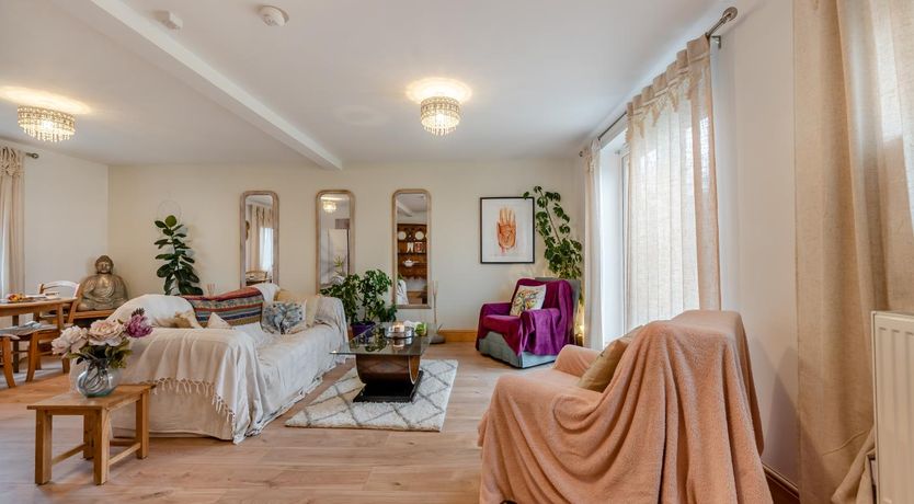 Photo of 1 Bed in Ludchurch
