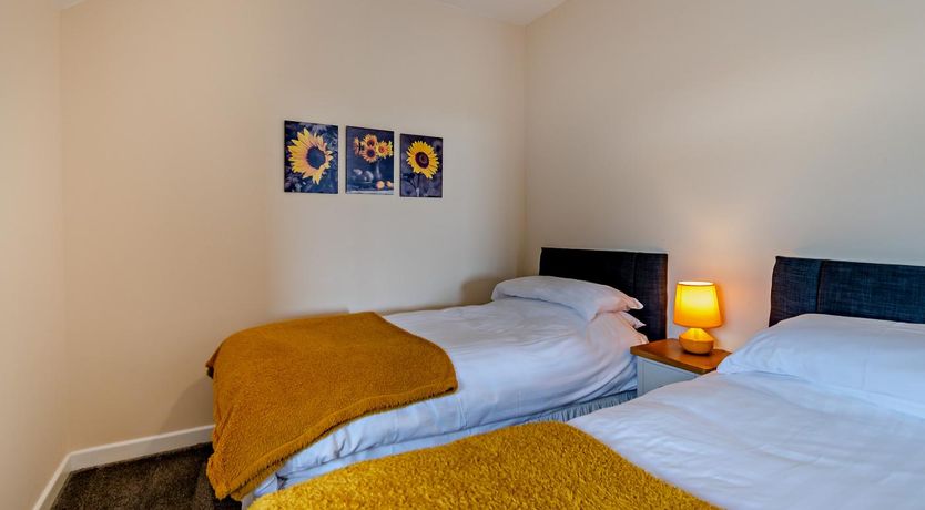 Photo of 2 Bed in Red Roses