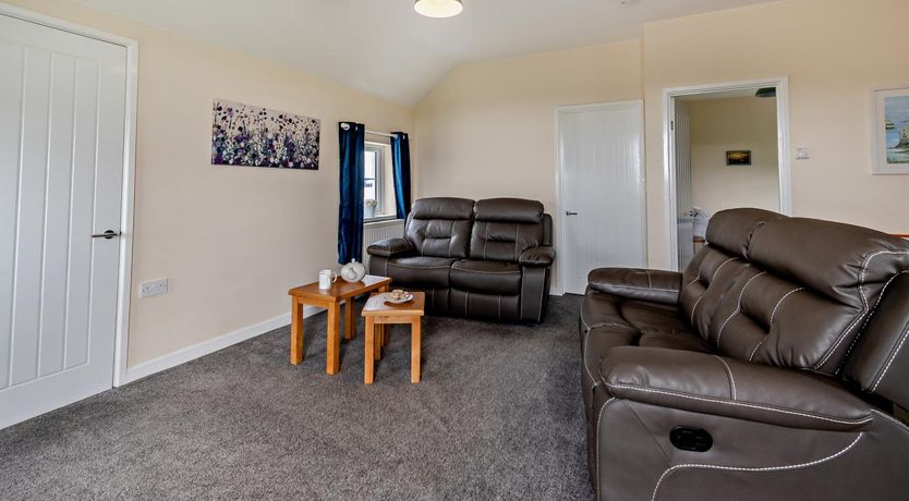 Photo of 2 Bed in Red Roses