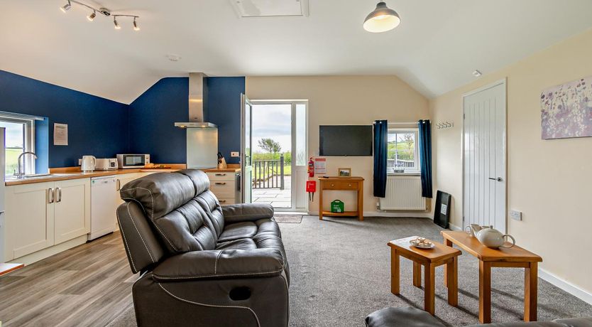 Photo of 2 Bed in Red Roses