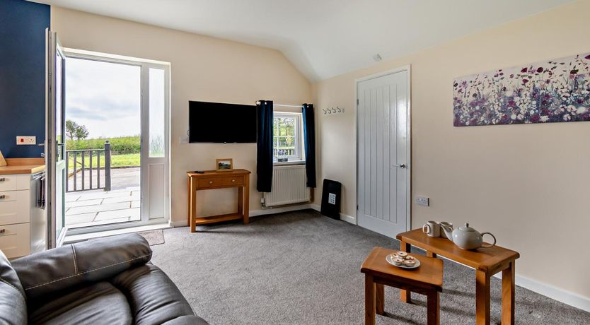 Photo of 2 Bed in Red Roses