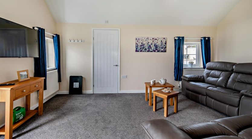 Photo of 2 Bed in Red Roses